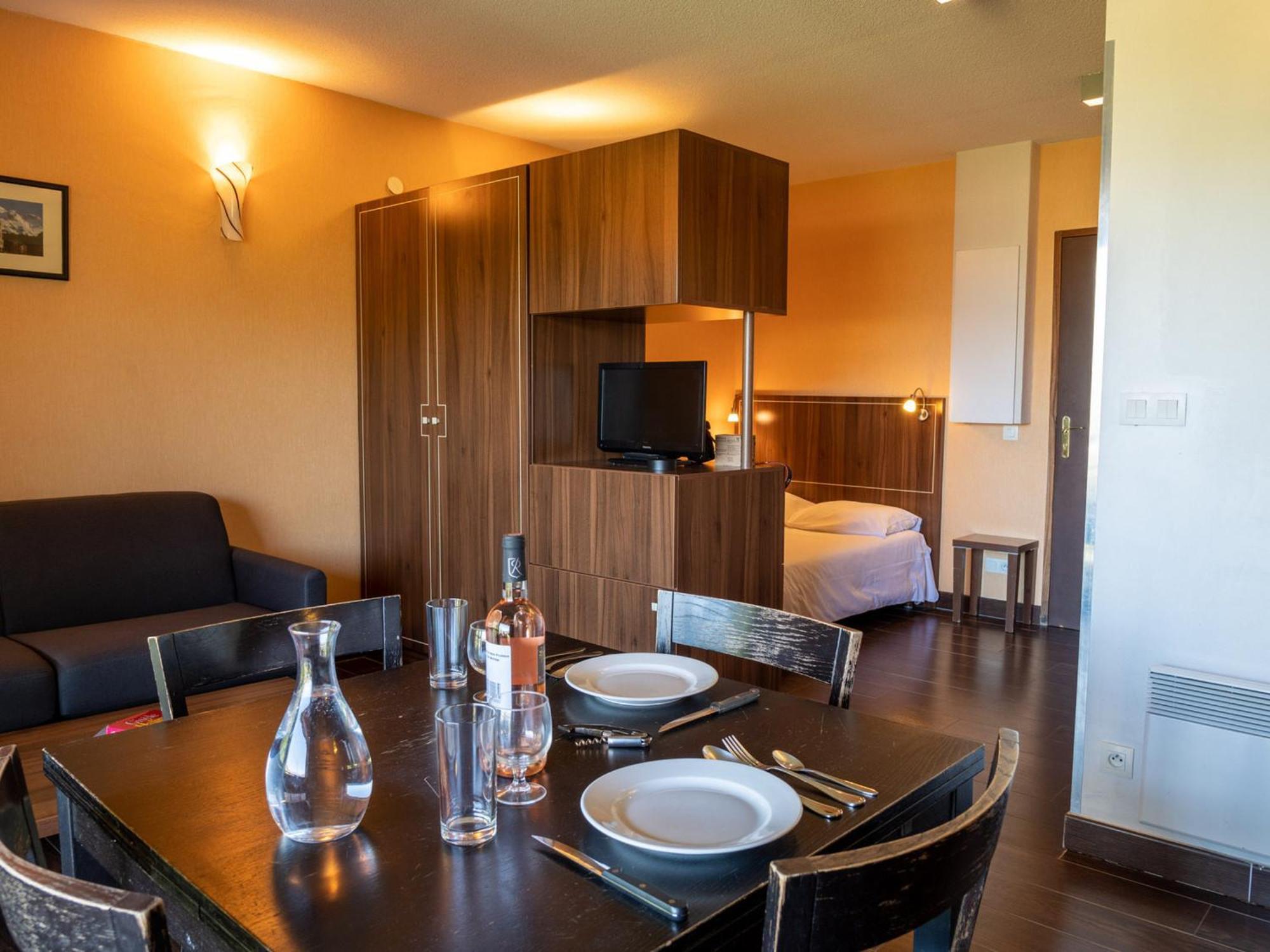 Studio 4 Personnes Avec Piscine Et Sauna - Residence Chateau Des Magnans - Jausiers - Fr-1-165B-45 Екстериор снимка